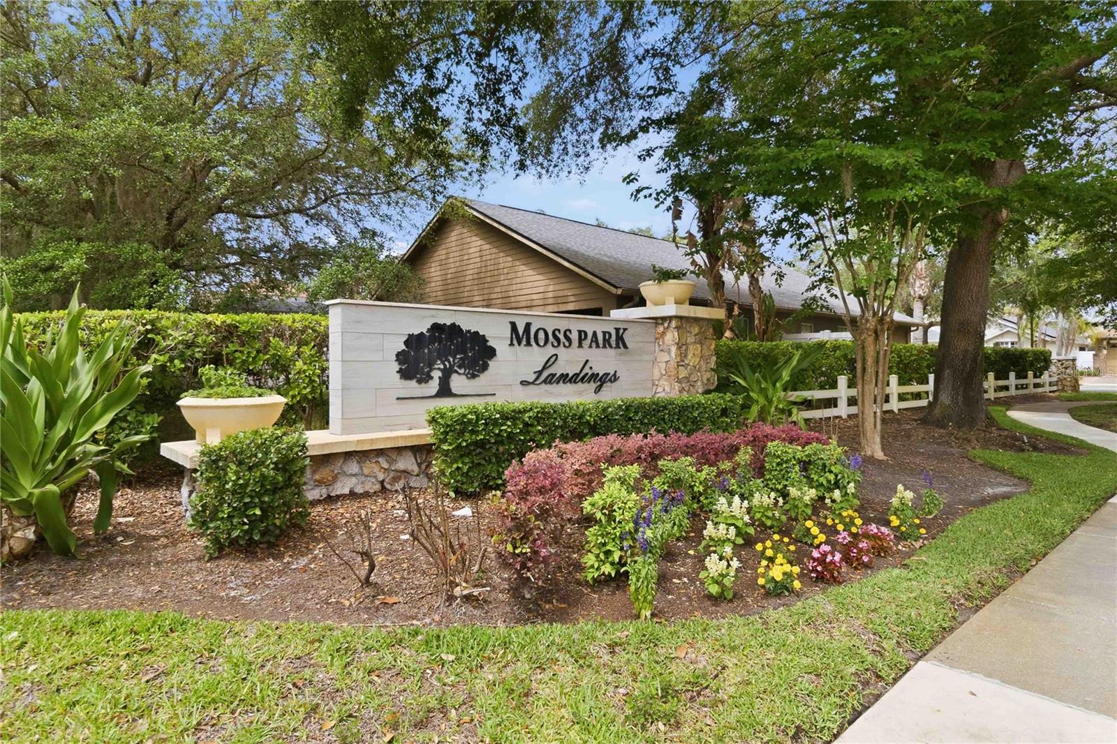 MOSS PARK LNDGS A C E F G H I & - Residential