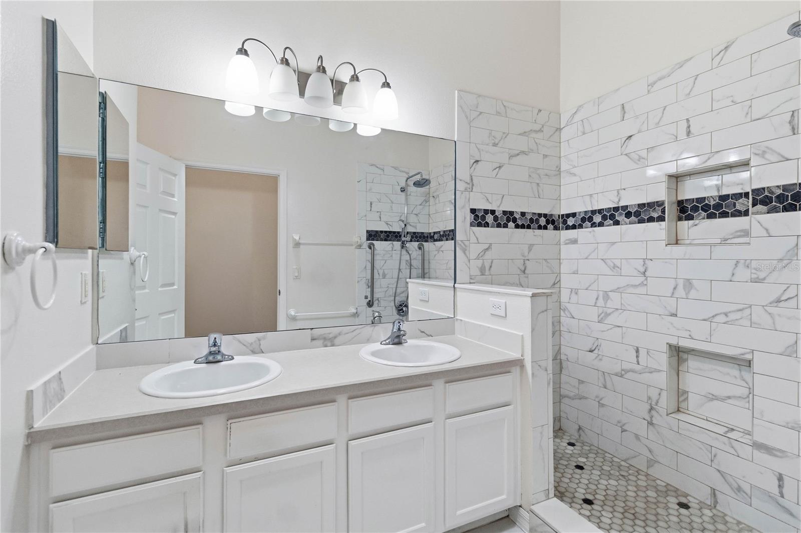 MOSS PARK LNDGS A C E F G H I & - Residential