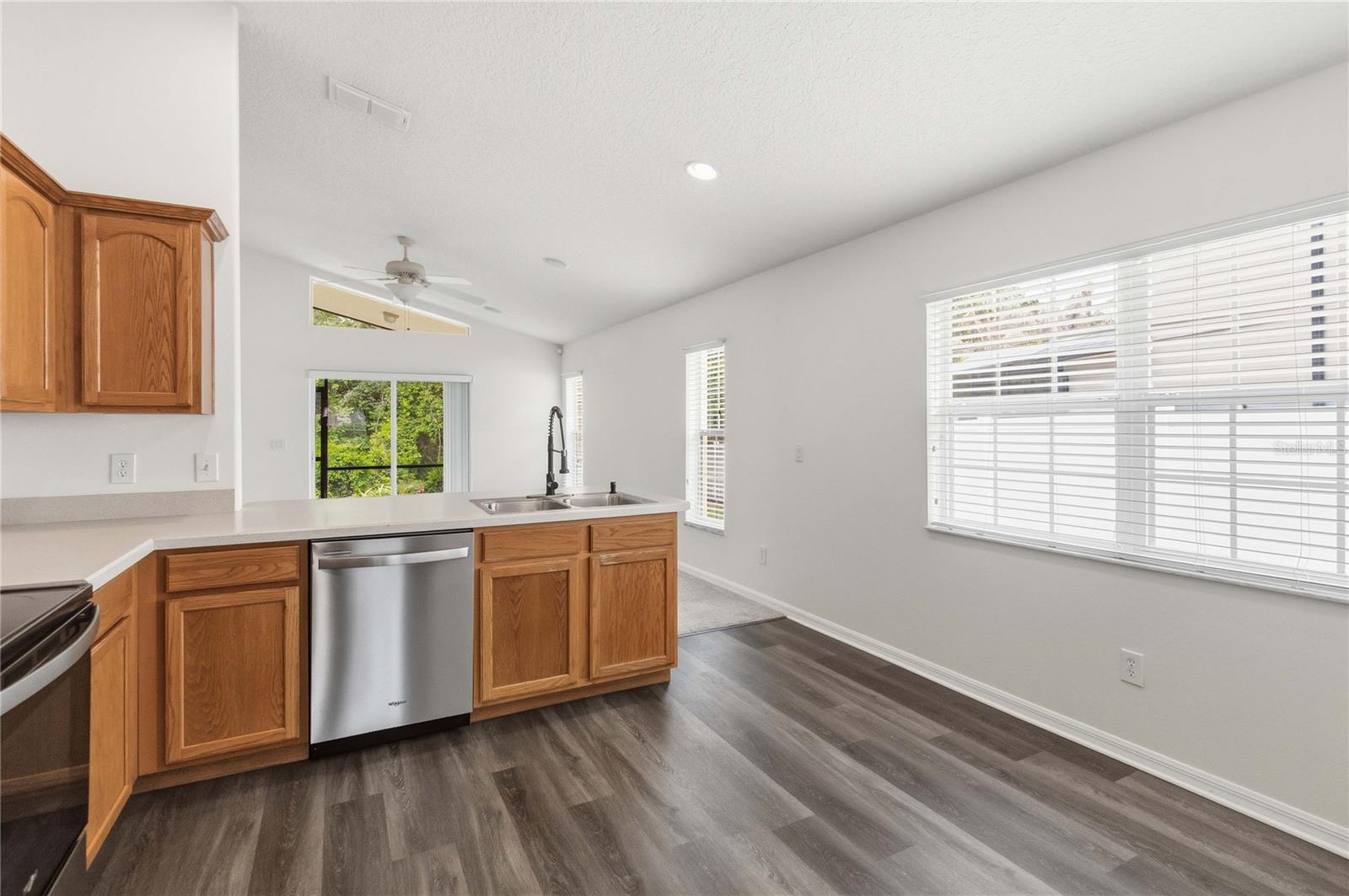 MOSS PARK LNDGS A C E F G H I & - Residential