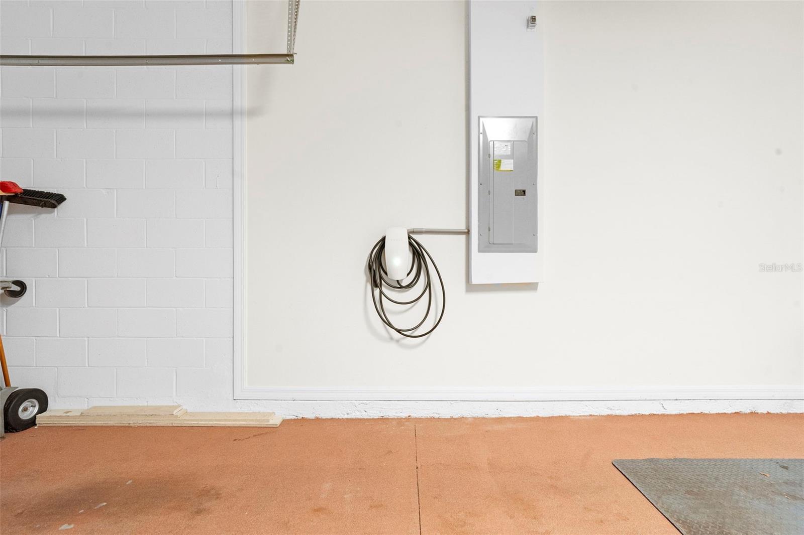 WEST LAKE HANCOCK ESTATES - Residential