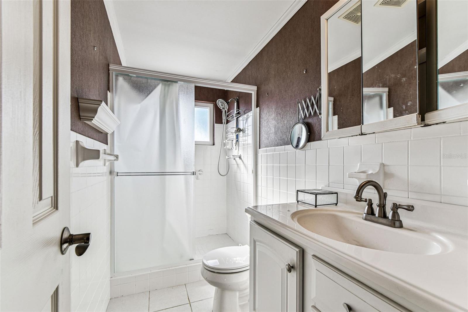 ON TOP OF THE WORLD - Residential