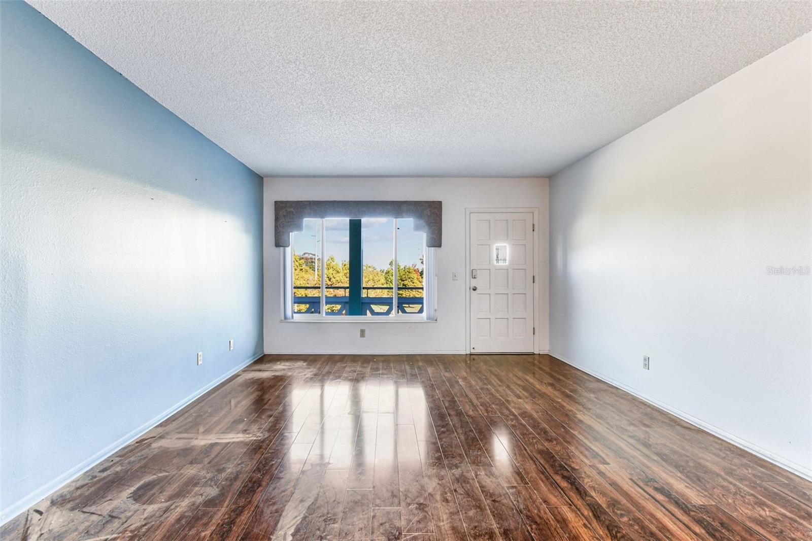 ON TOP OF THE WORLD - Residential