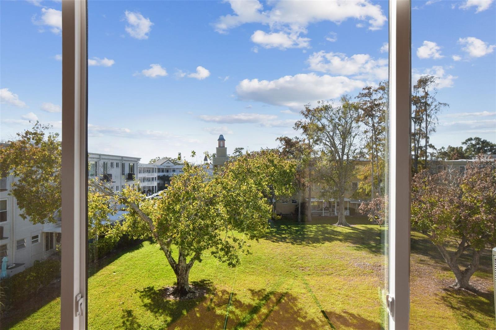 ON TOP OF THE WORLD - Residential