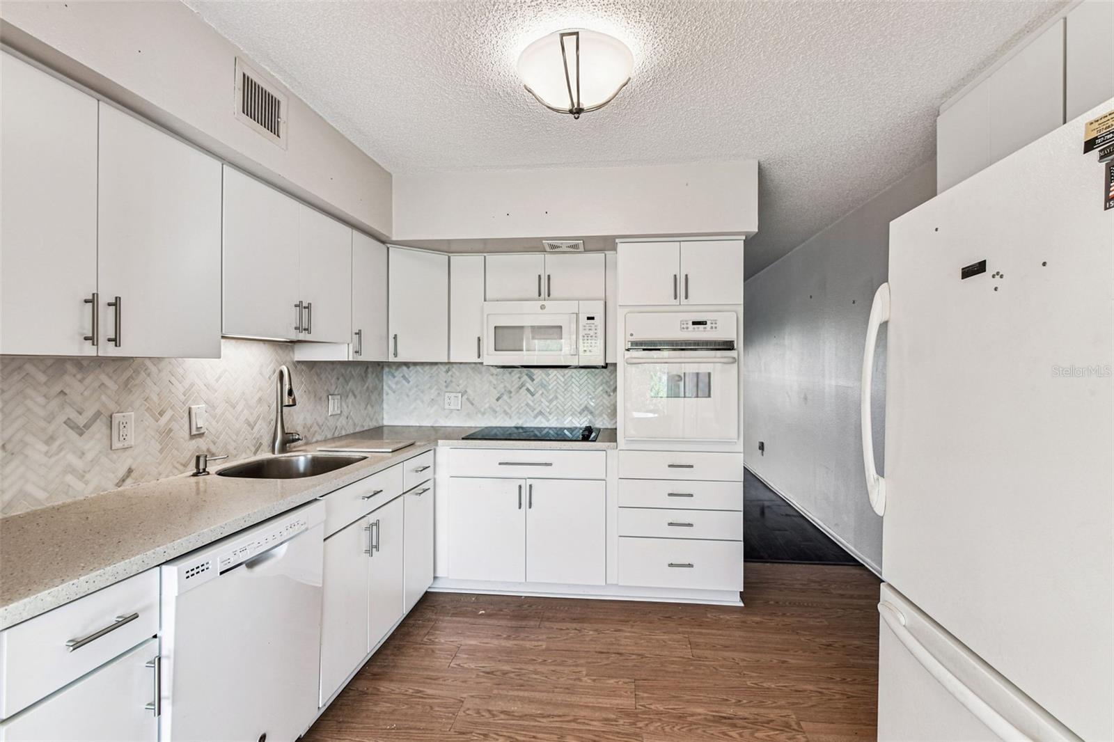 ON TOP OF THE WORLD - Residential