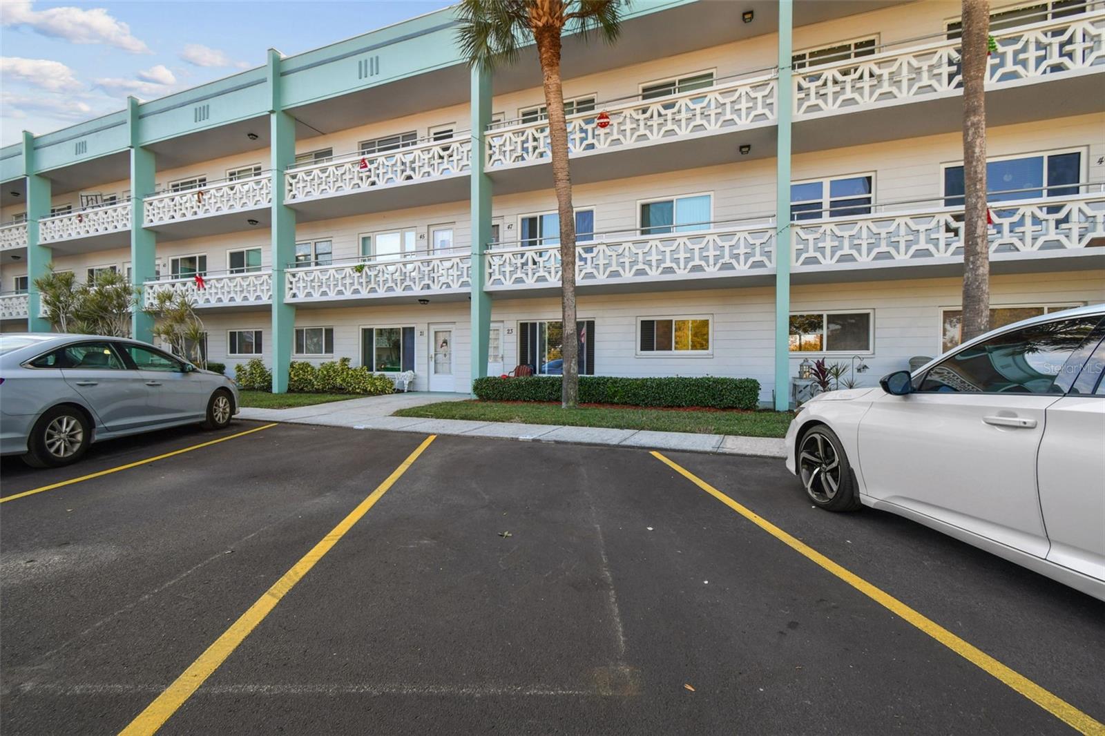 ON TOP OF THE WORLD - Residential