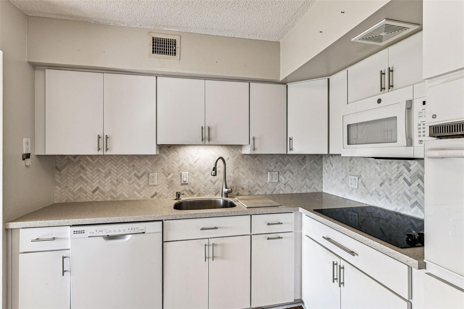 ON TOP OF THE WORLD - Residential