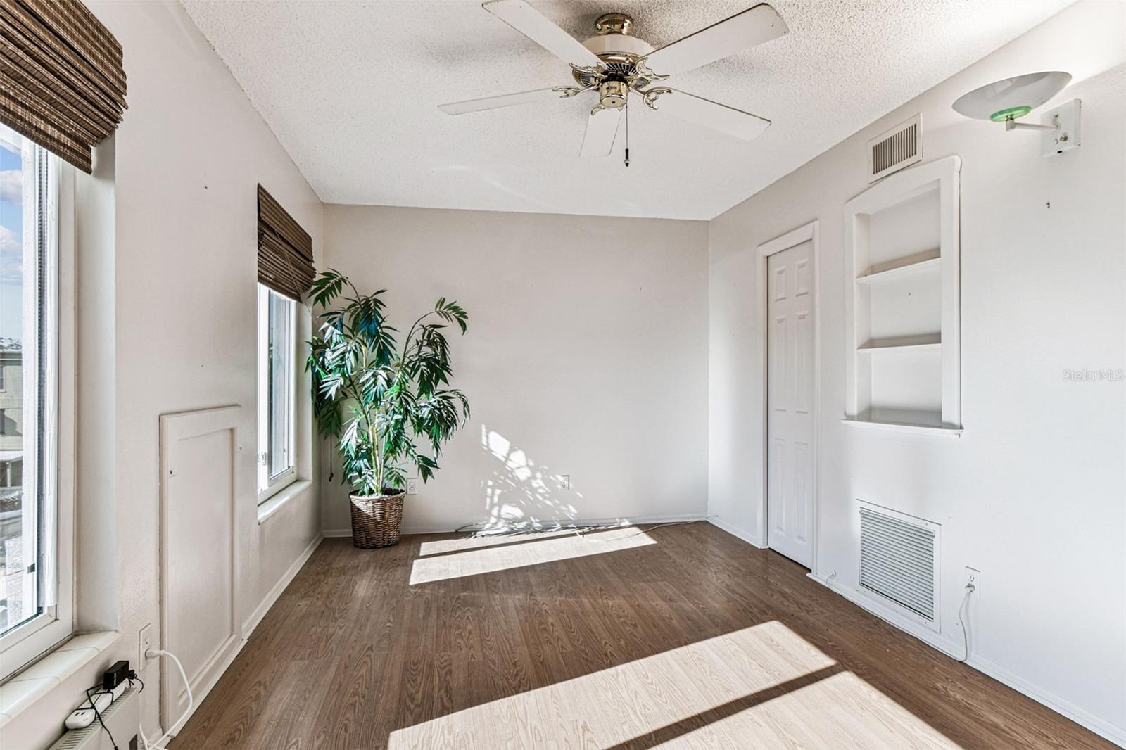 ON TOP OF THE WORLD - Residential