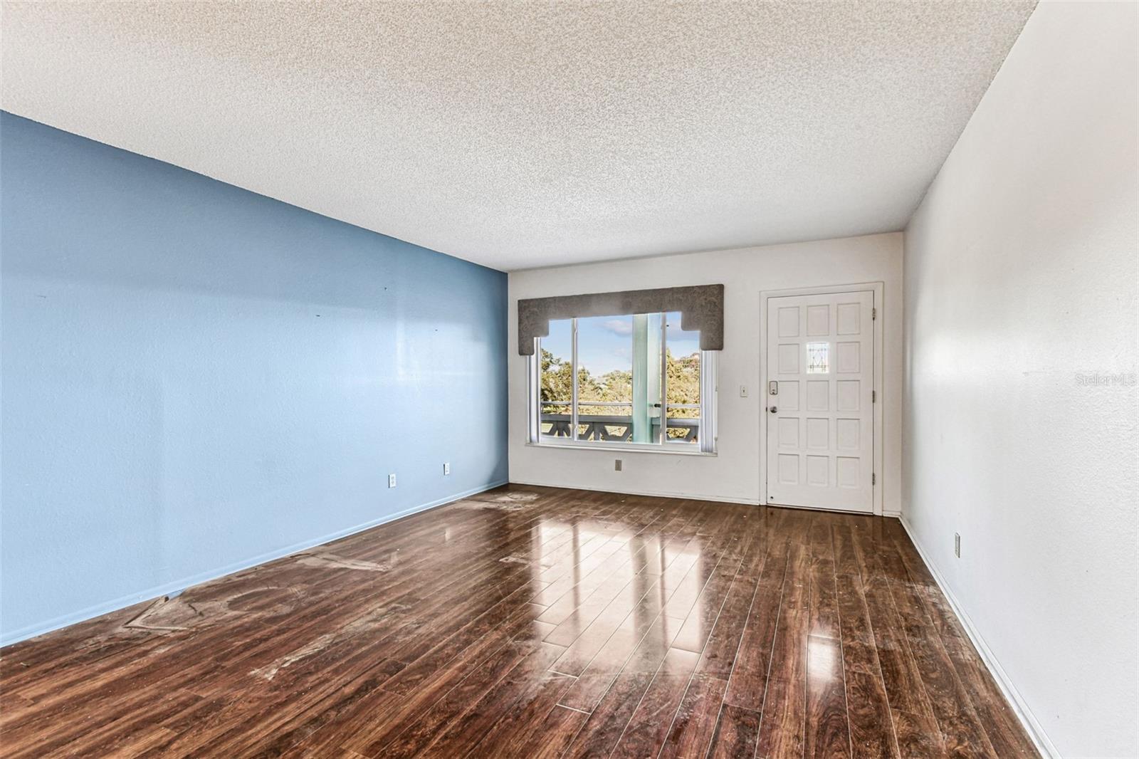 ON TOP OF THE WORLD - Residential