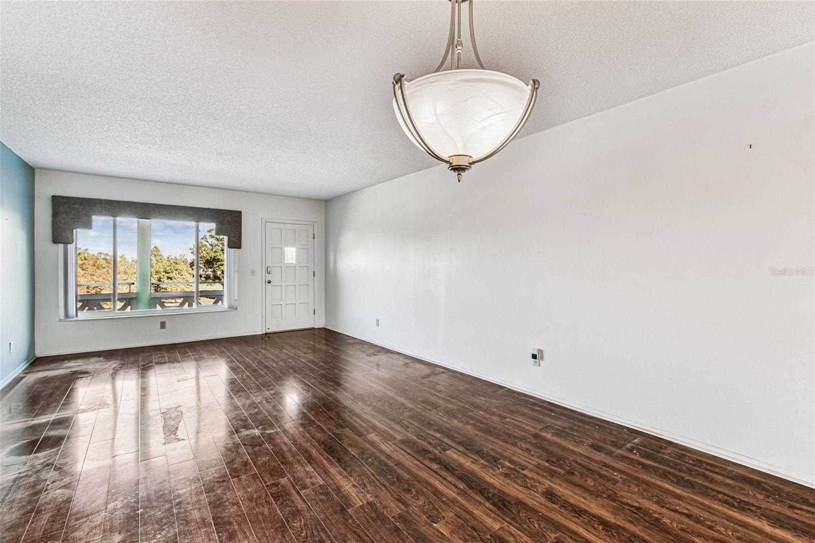 ON TOP OF THE WORLD - Residential