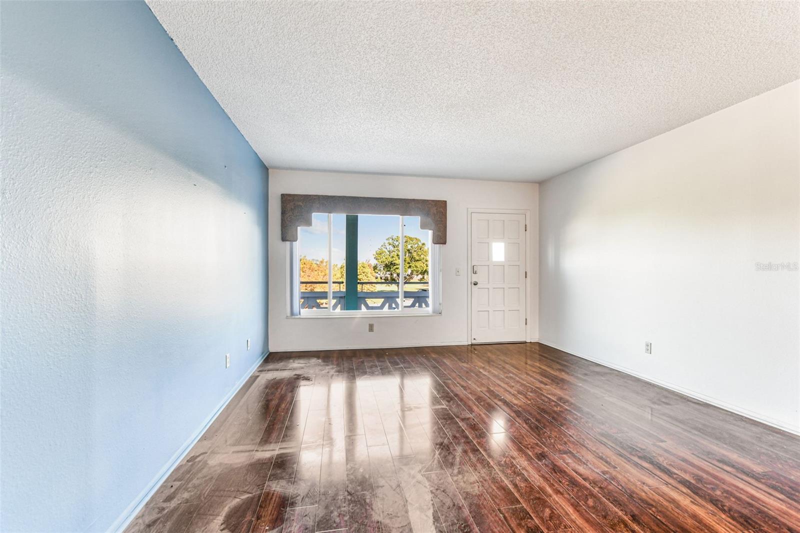 ON TOP OF THE WORLD - Residential