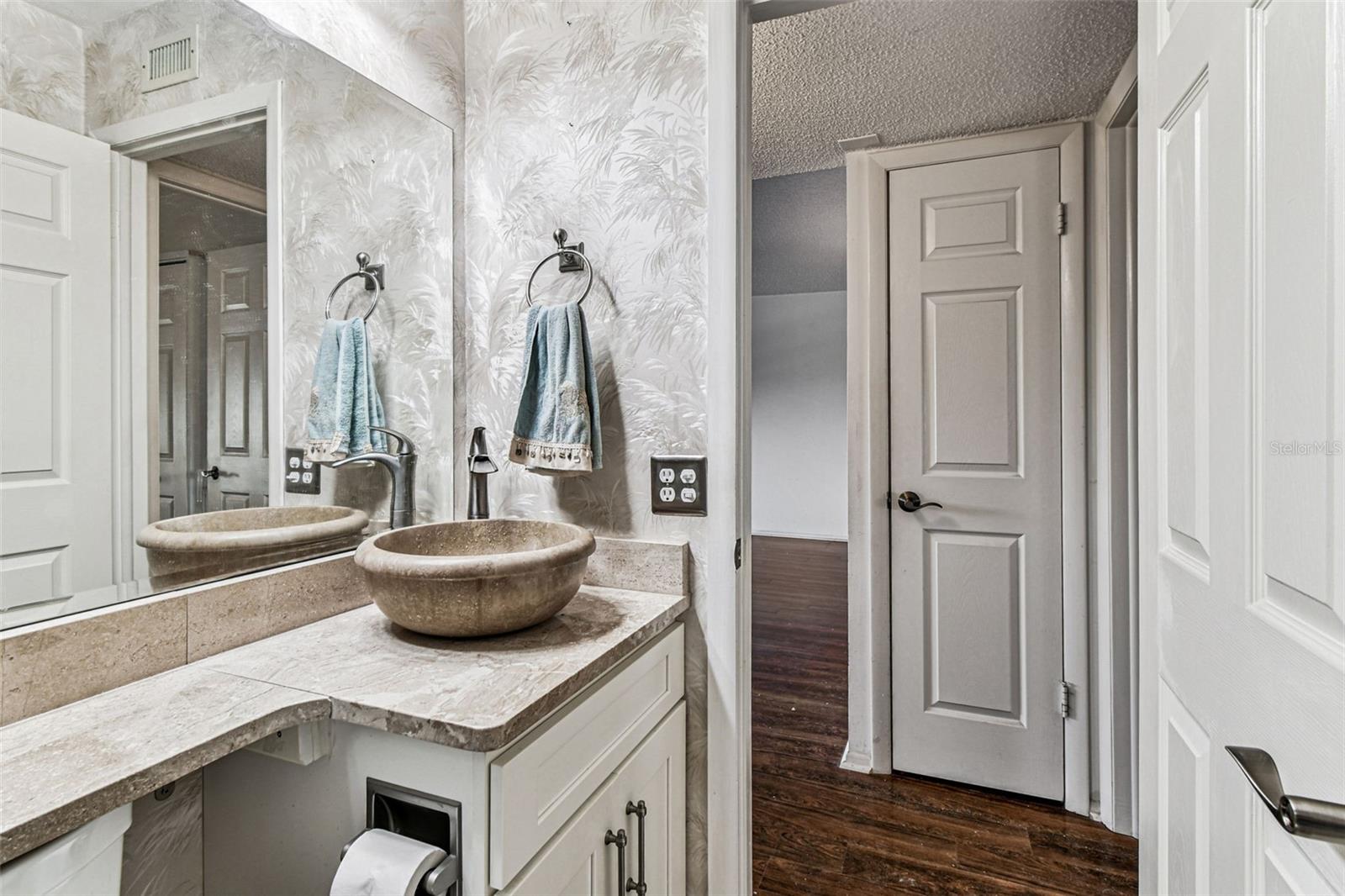 ON TOP OF THE WORLD - Residential