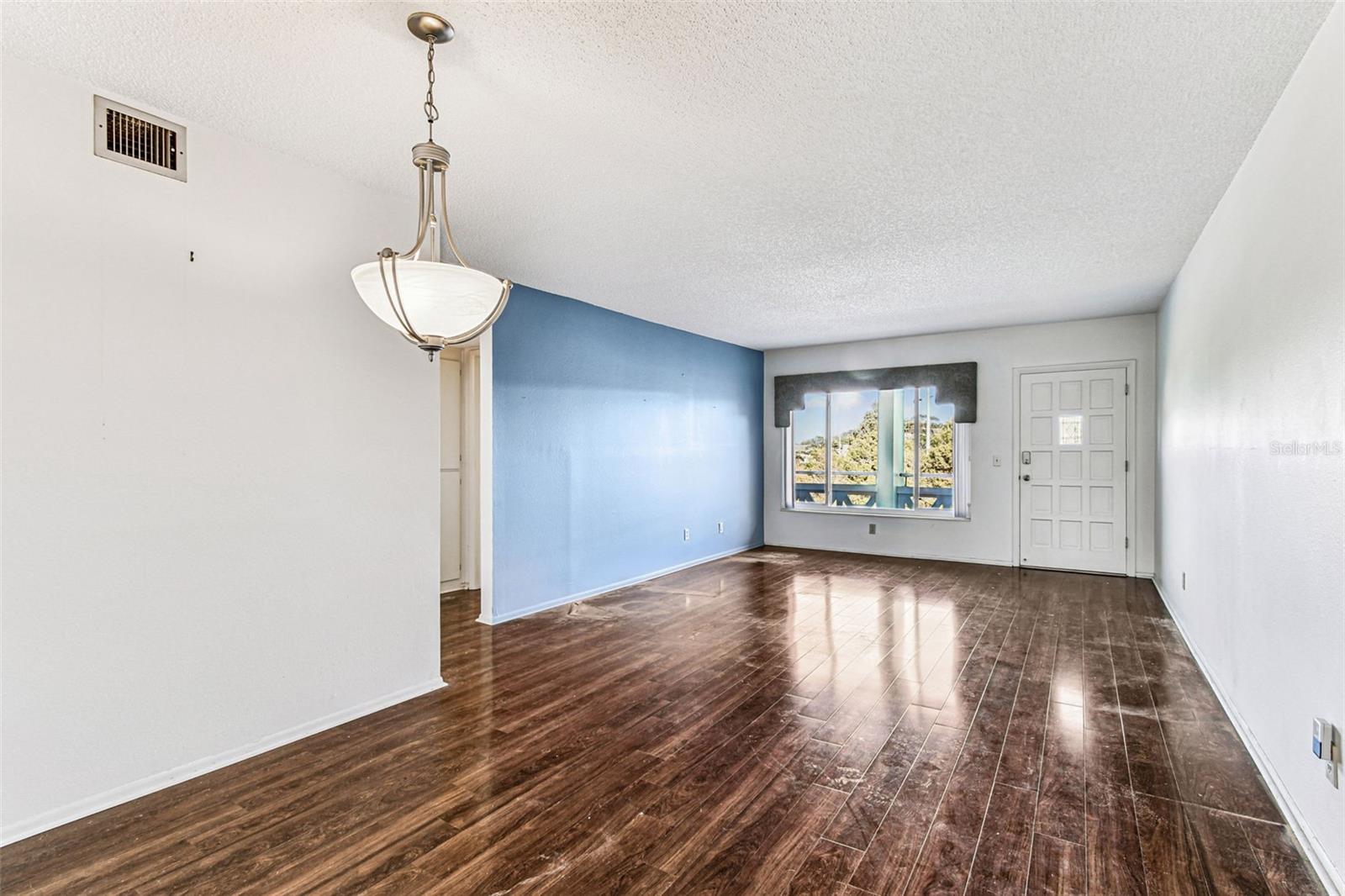 ON TOP OF THE WORLD - Residential