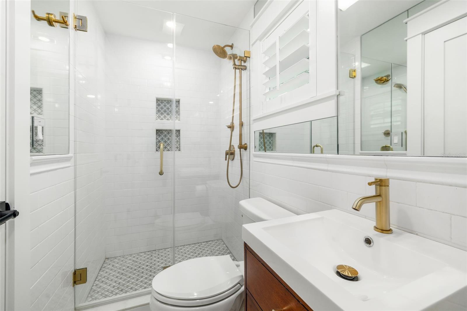 OYSTER BAY ESTATES - Residential