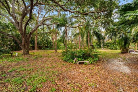 A home in SEMINOLE