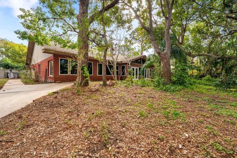 A home in SEMINOLE