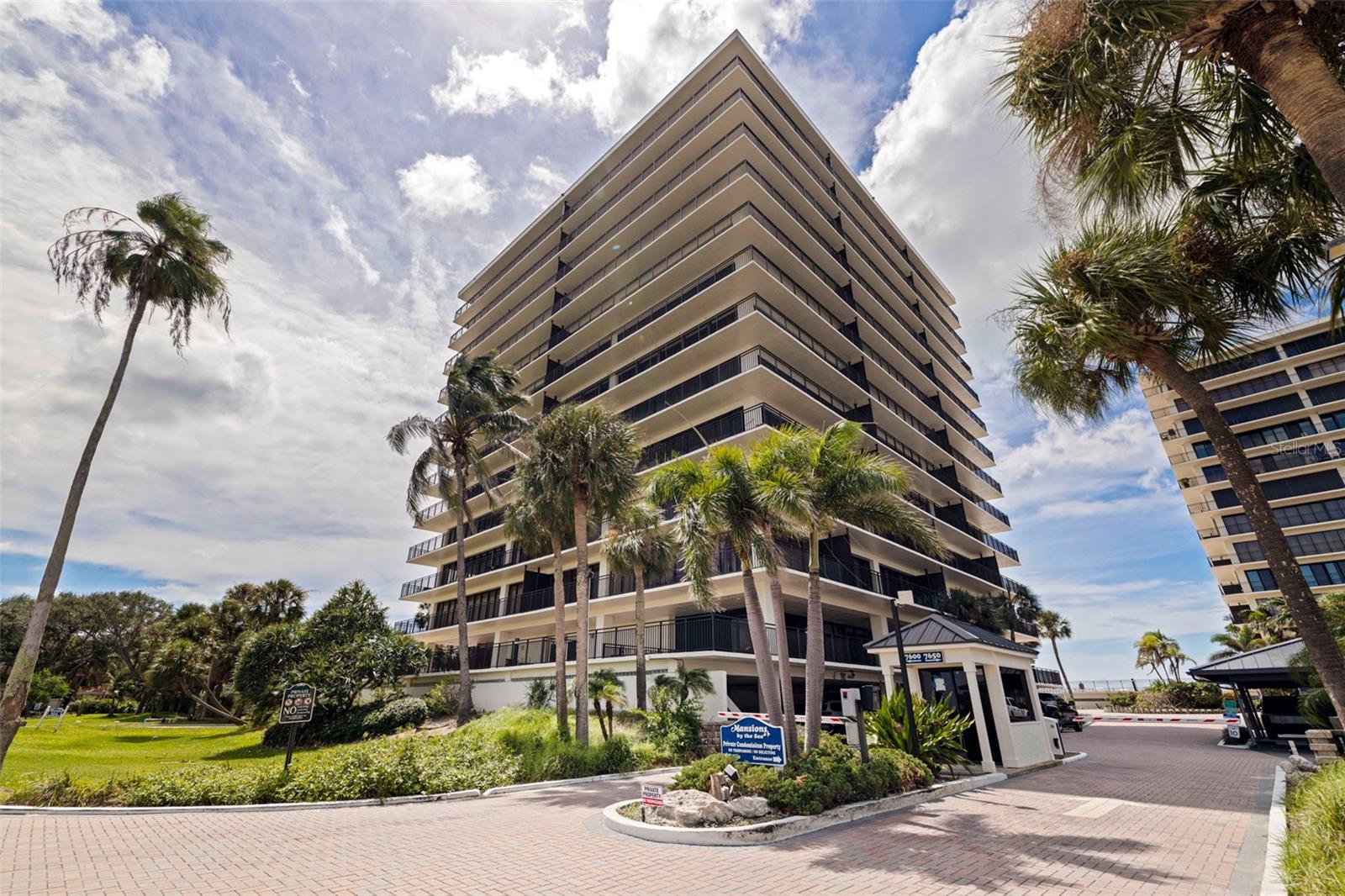 7600 BAYSHORE DRIVE 208