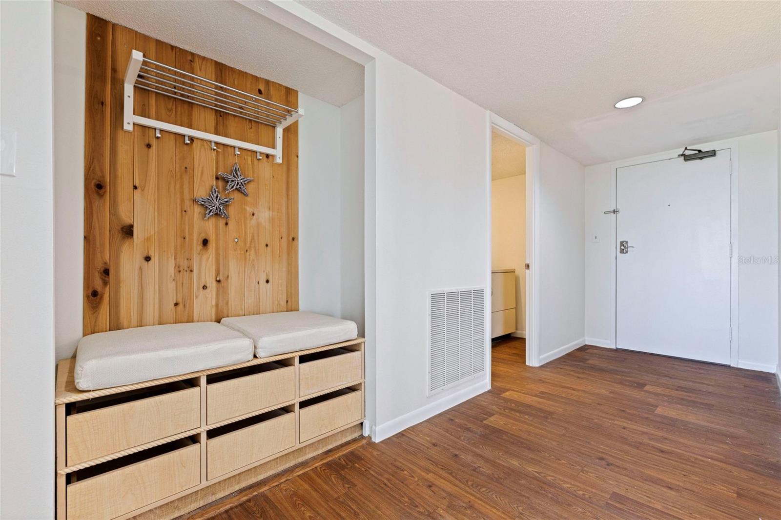7600 BAYSHORE DRIVE 208