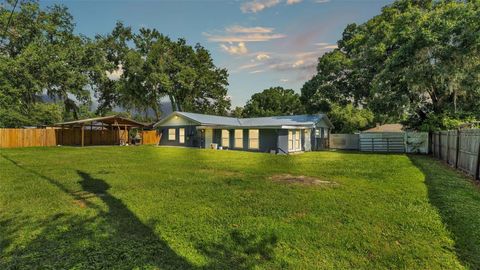 A home in LAKELAND