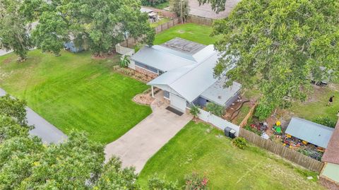 A home in LAKELAND