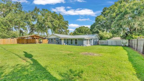 A home in LAKELAND