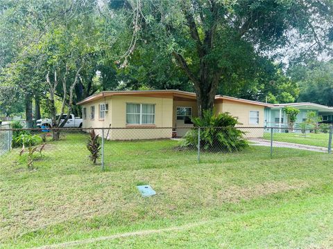 A home in PLANT CITY