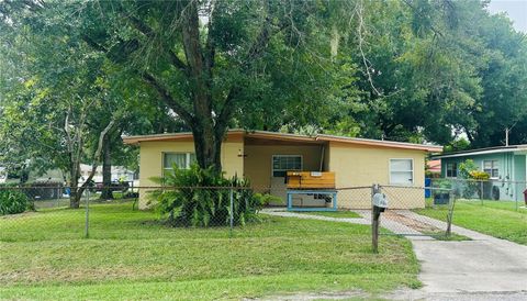 A home in PLANT CITY