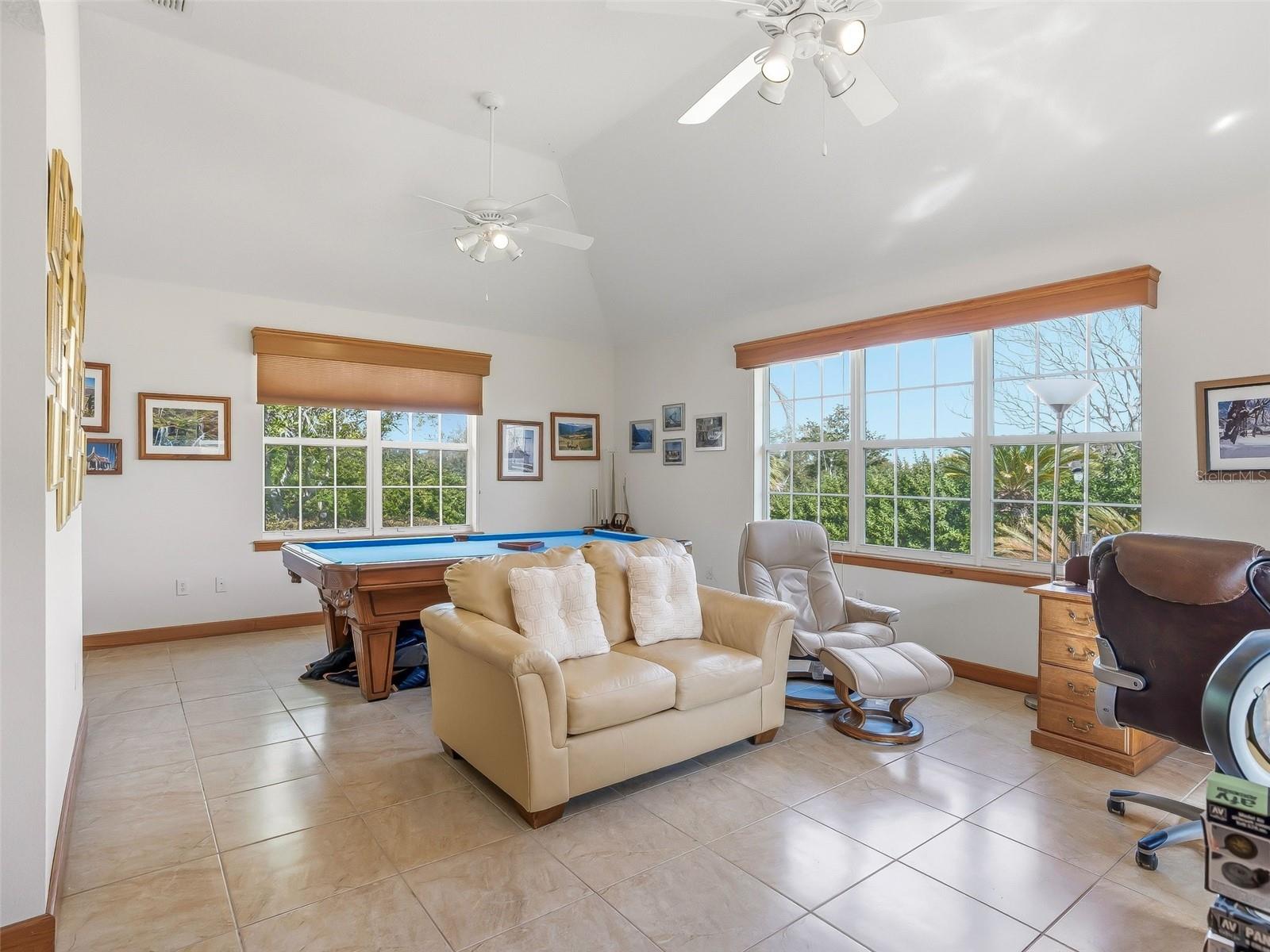 HARBOR HILLS UNIT 01 - Residential