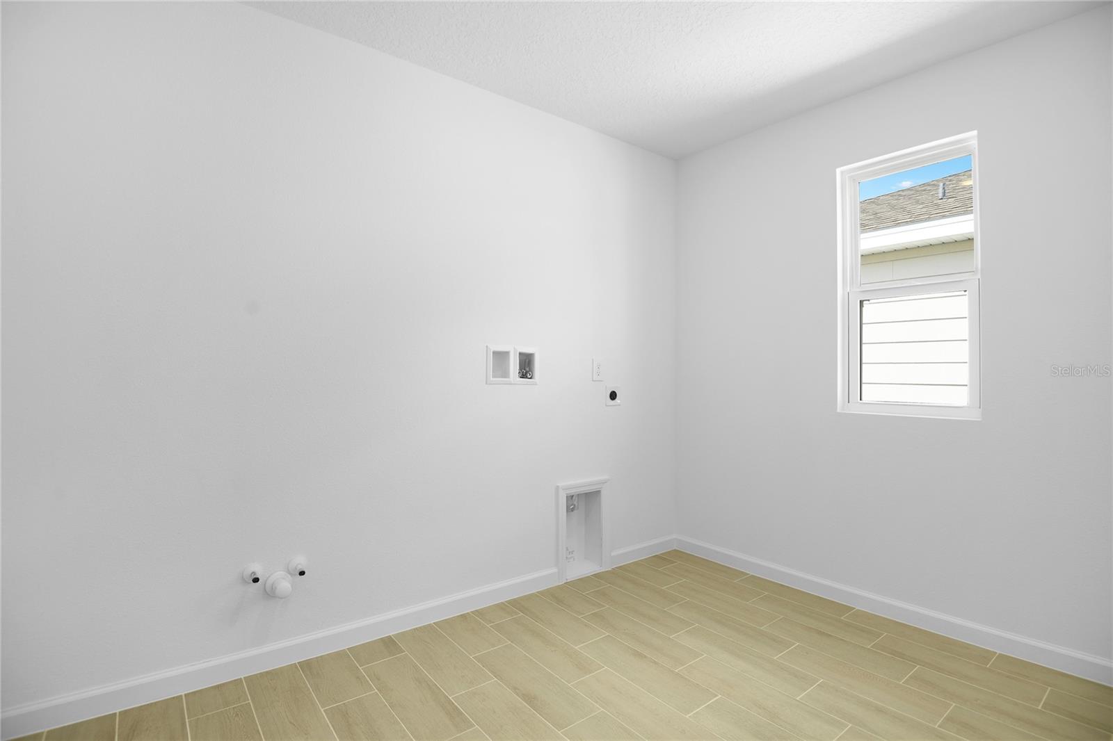 SEASONS AT MAGNOLIA POINTE - Residential