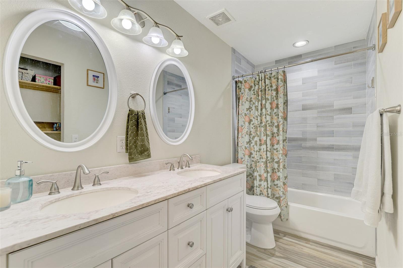 LYONSDALE - Residential