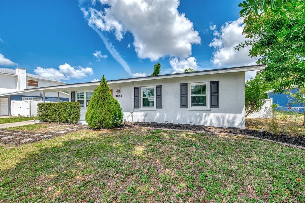 Photo of 5807 28th Avenue Drive E, Bradenton, FL 34208 (MLS # A4688620)