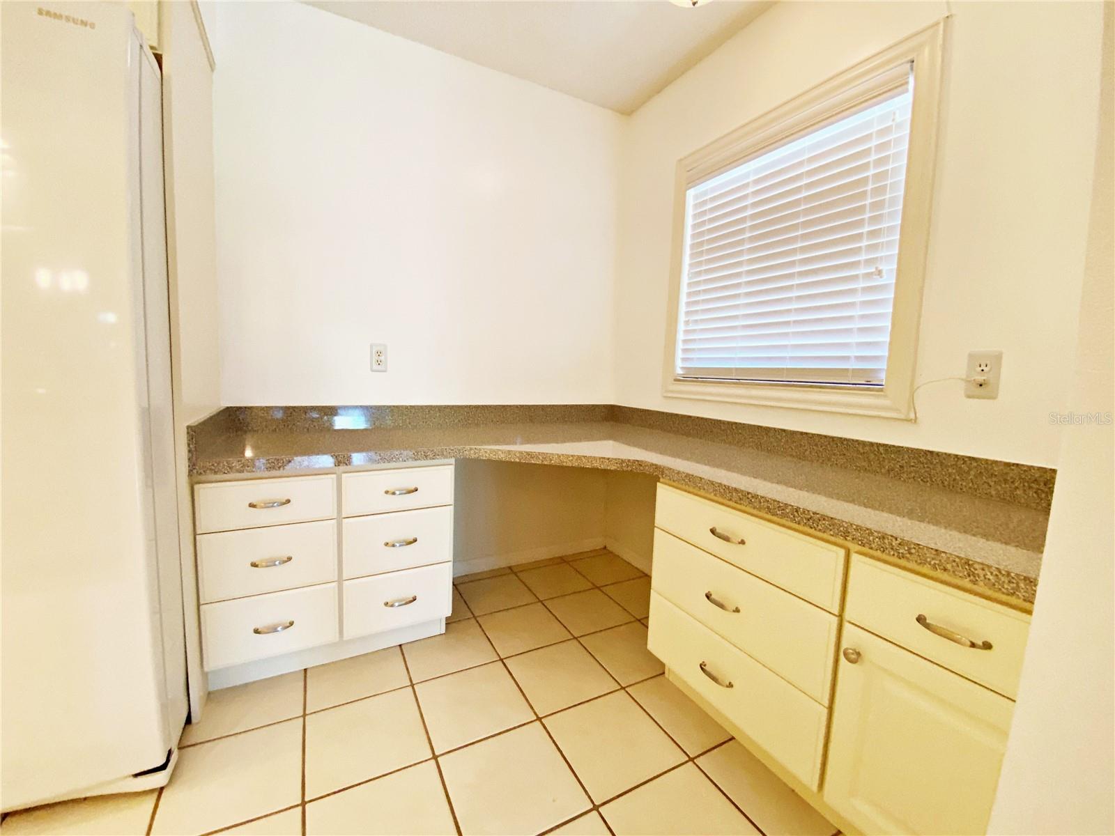LANDINGS CONDO THE - Residential