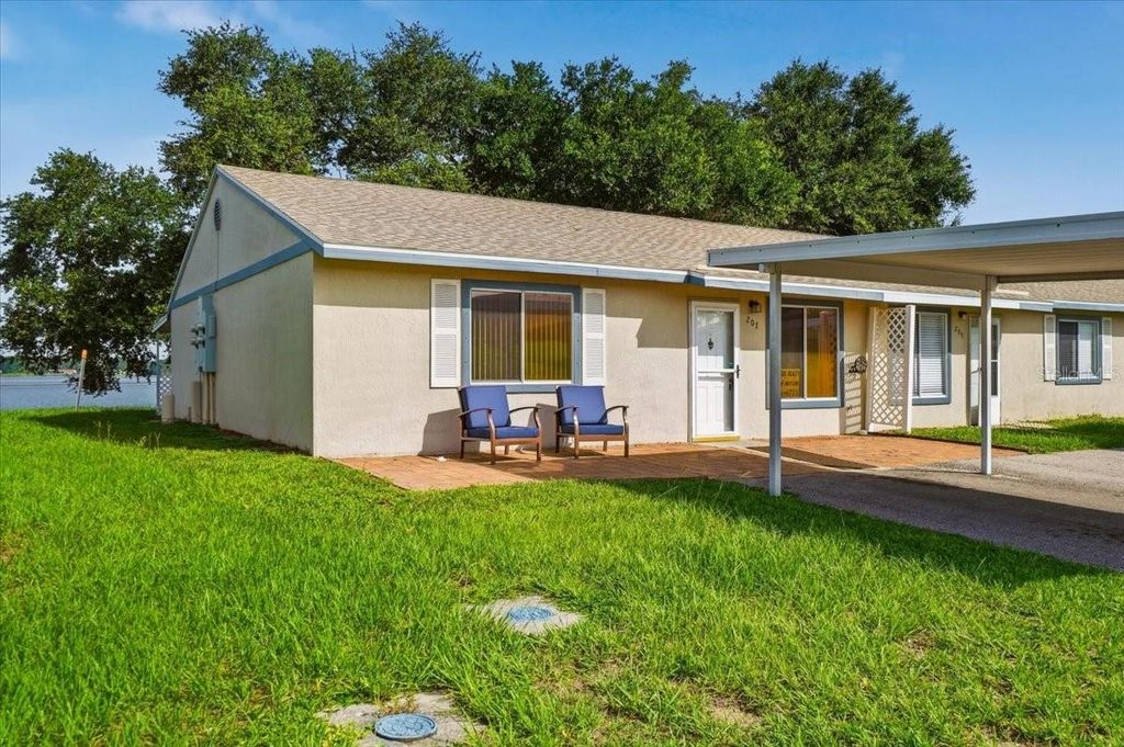 Photo of 207 Winter Ridge Boulevard #4, Winter Haven, FL 33881 (MLS # P4939300)