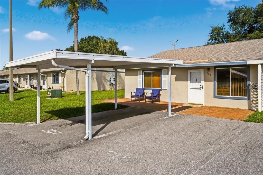 Photo of 207 Winter Ridge Boulevard #4, Winter Haven, FL 33881 (MLS # P4939300)