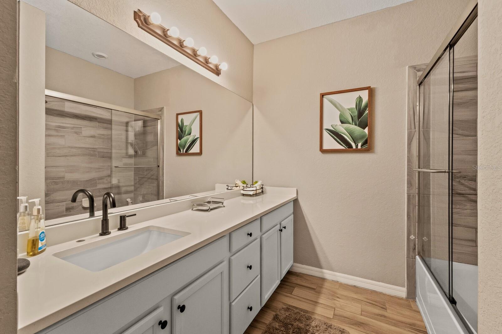 TOWNHOMES AT REGATTA LANDING - Residential Lease