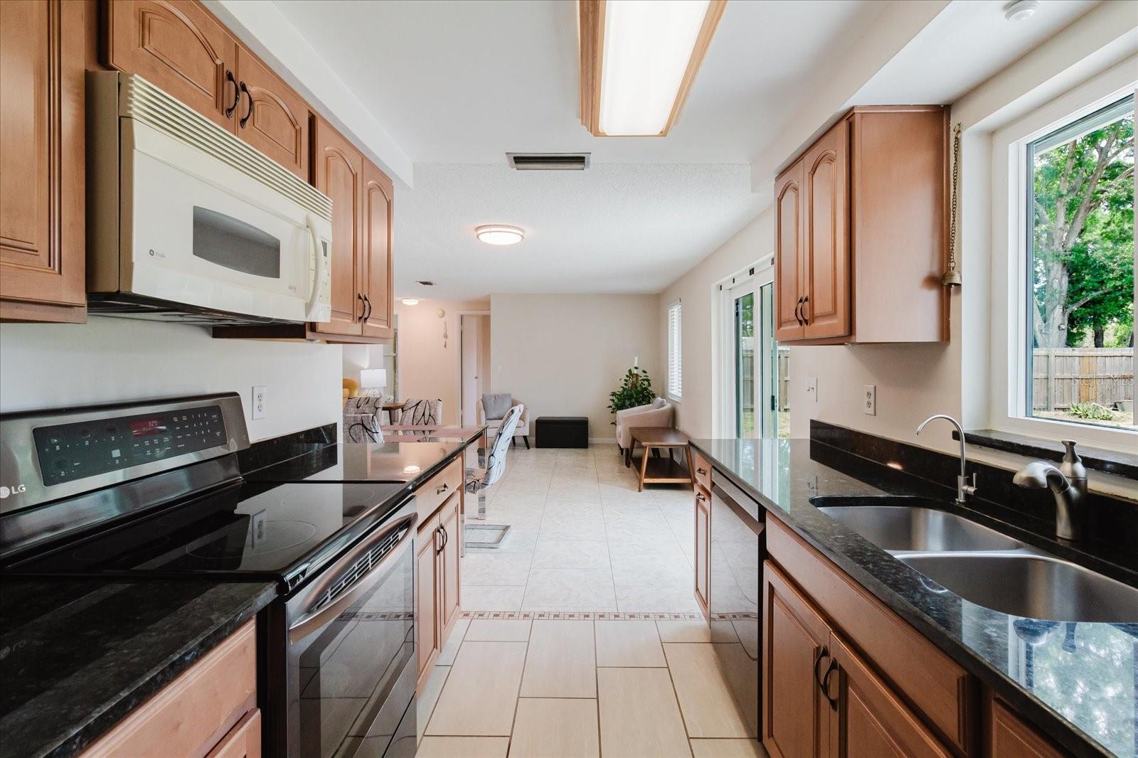 BRANDON VALRICO HILLS ESTATES SUB - Residential
