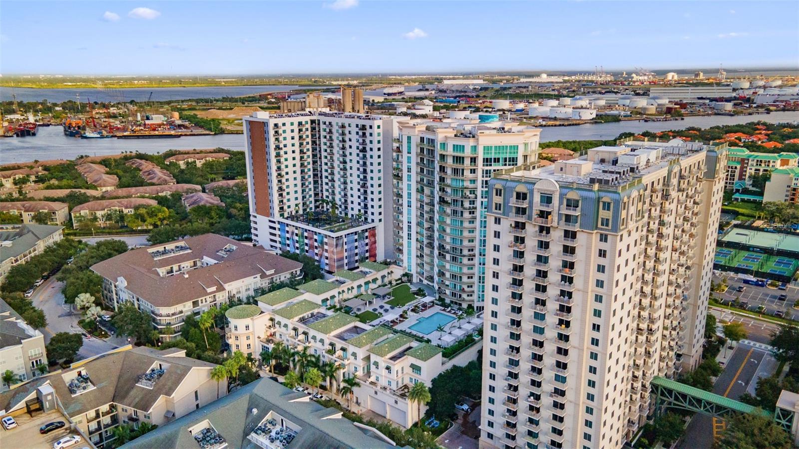 THE PLAZA HARBOUR ISLAND A CON - Residential
