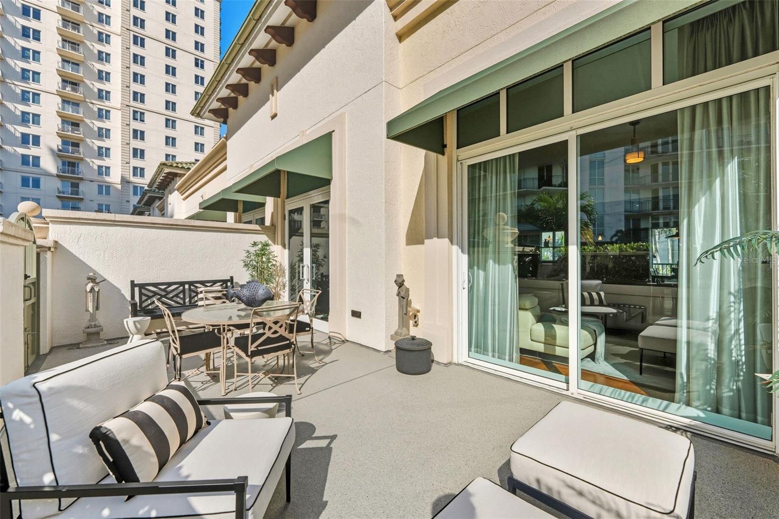 THE PLAZA HARBOUR ISLAND A CON - Residential