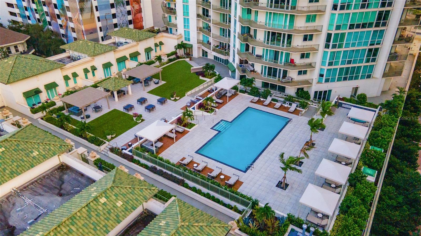 THE PLAZA HARBOUR ISLAND A CON - Residential