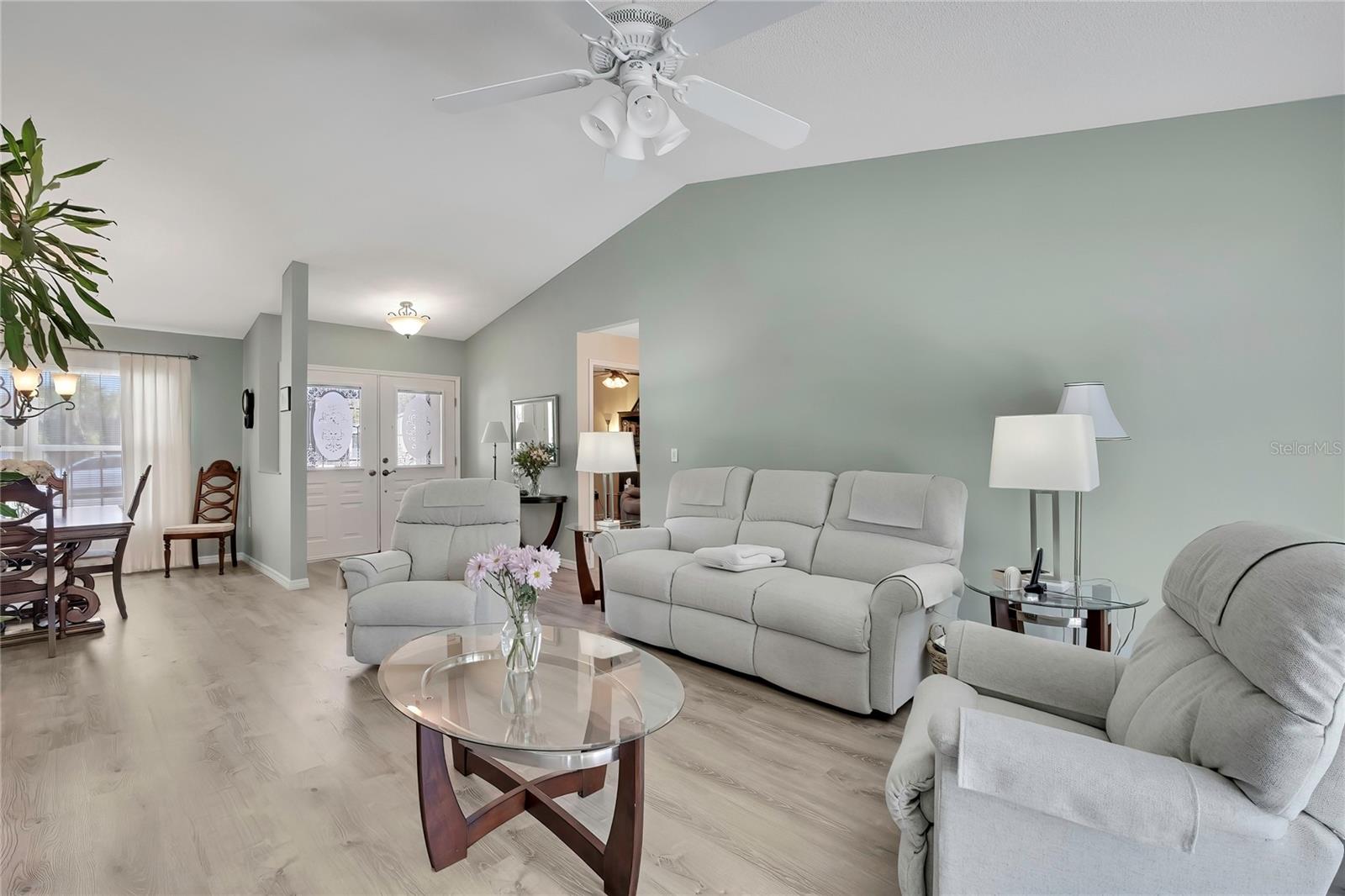 REGENCY OAKS - Residential