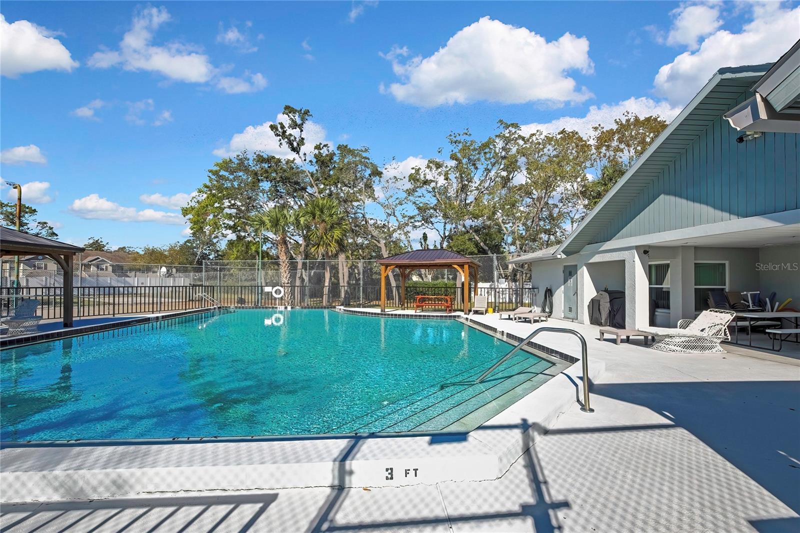 REGENCY OAKS - Residential