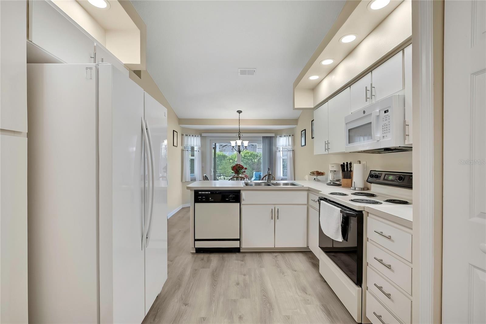 REGENCY OAKS - Residential