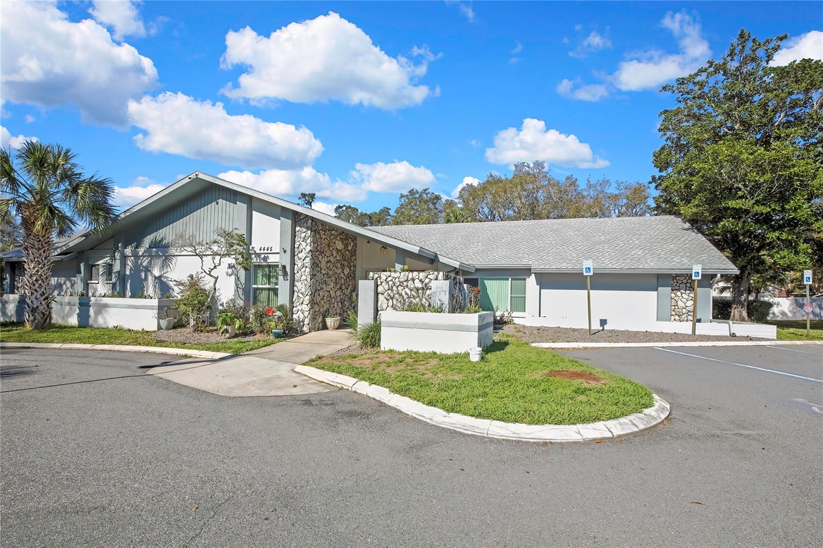 REGENCY OAKS - Residential