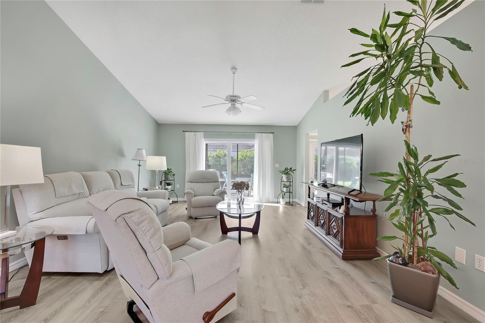 REGENCY OAKS - Residential