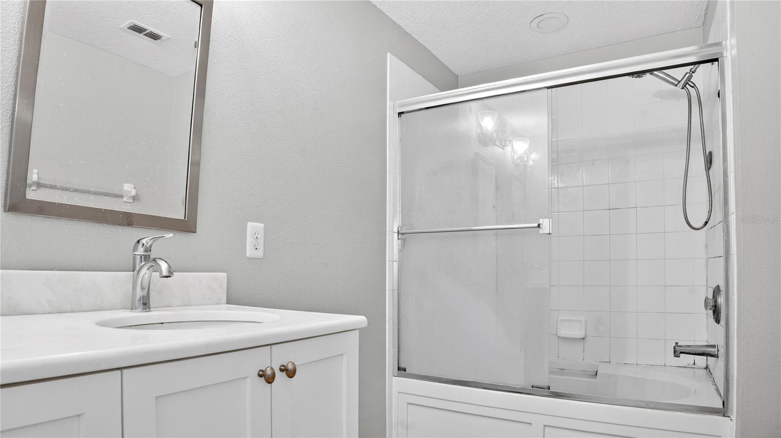 VISTAS AT LAKE HOWELL - Residential