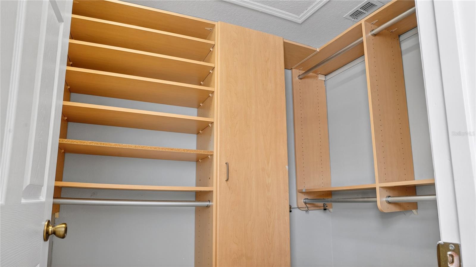 VISTAS AT LAKE HOWELL - Residential