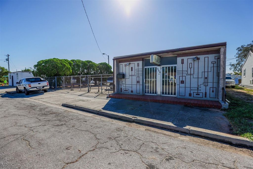 Photo of 133 W Stuart Avenue, Lake Wales, FL 33853 (MLS # K4902707)