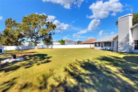 A home in AUBURNDALE