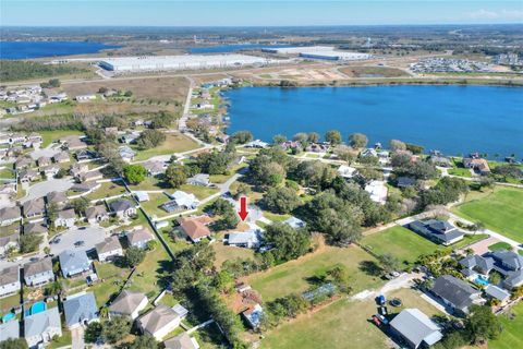 A home in AUBURNDALE