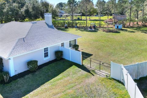 A home in AUBURNDALE