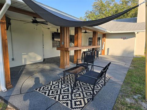 A home in AUBURNDALE